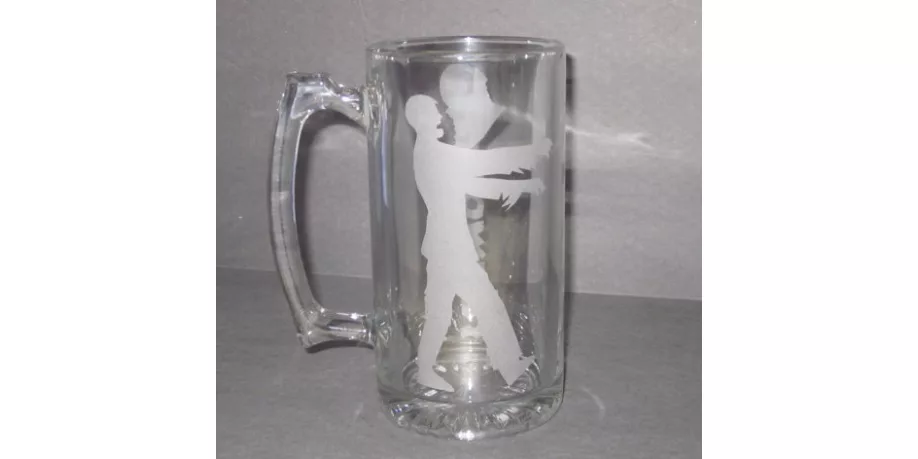 I love zombies etched beer mug